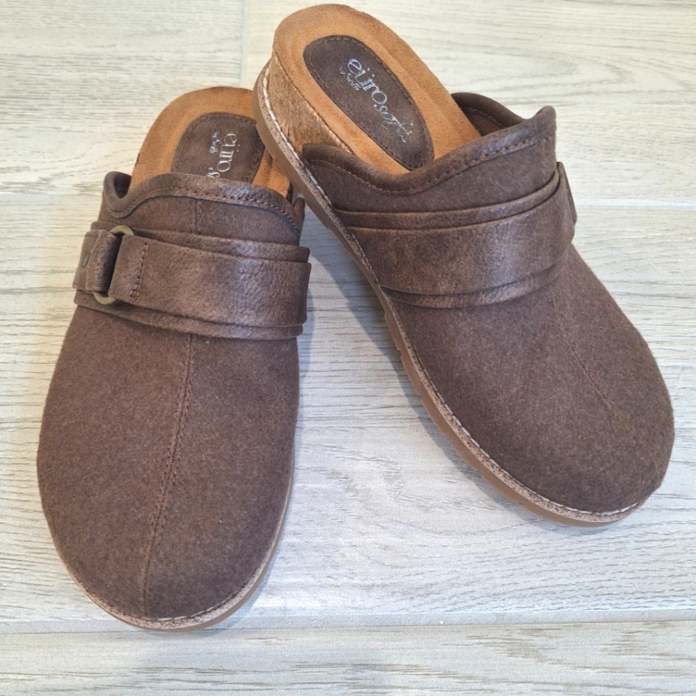 Euro Soft Gowen women's brown buckle slip-on clogs mule - size 6.5